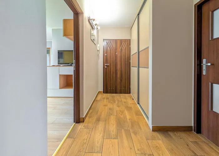 Park Skowroni Homely By Bookinghost Daire *